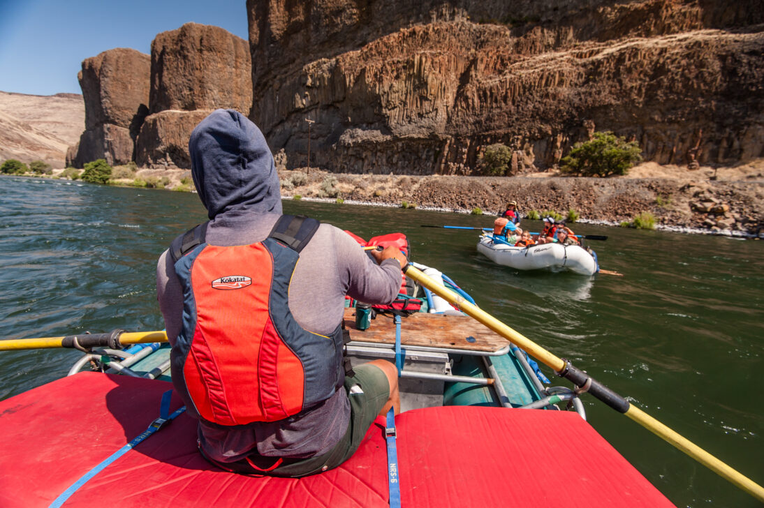 student paddling a rafting boat on the deschutes river