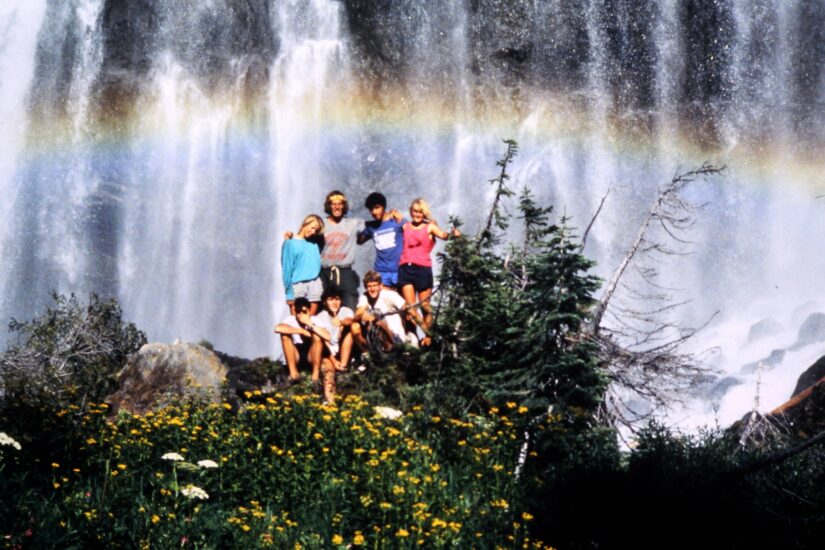 1985 Group in front of a waterfall